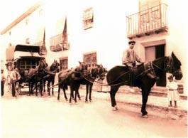 Expedici�n preparada para salir, en los aleda�os de la antigua posada. Imagen perteneciente, probablemente, a los a�os 20